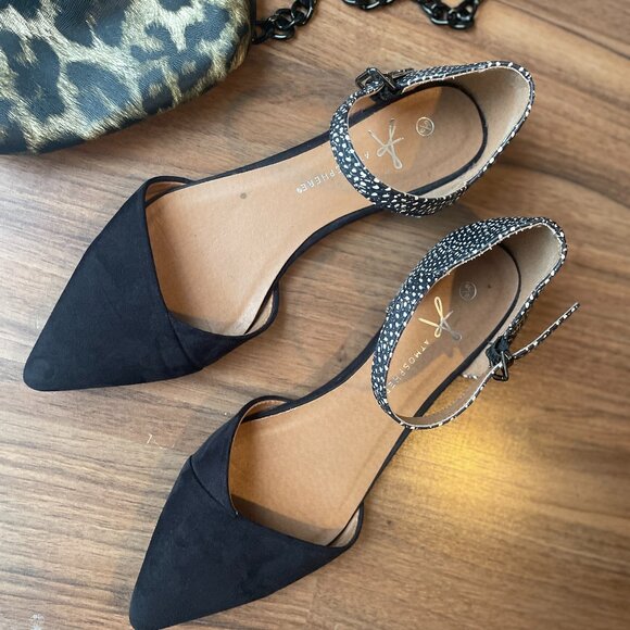 Black flats with strap and spotted heel (Sz 8.5-9) - Atmosphere - Picture 3 of 6